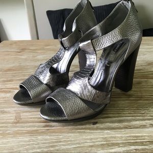 BCBG Maxazria silver snake skin heels. 6.5